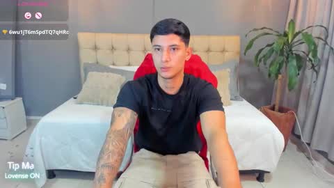 Snapshot of damian23_ chatting on October 16, 10:23 am DAMIAN online show from October 16, 10:23 am