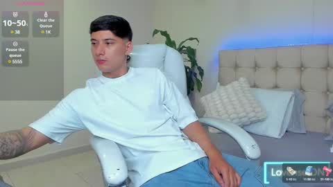 Snapshot of damian23_ chatting on February 2, 12:57 pm DAMIAN online show from February 2, 12:57 pm