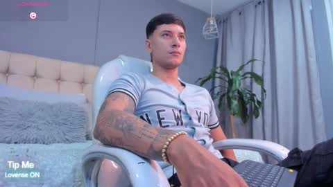 Snapshot of damian23_ chatting on September 20, 11:32 am DAMIAN online show from September 20, 11:32 am