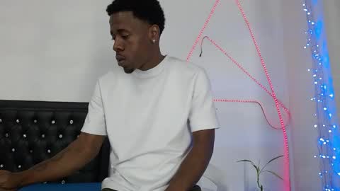 damian_hart10 online show from May 7, 11:10 am