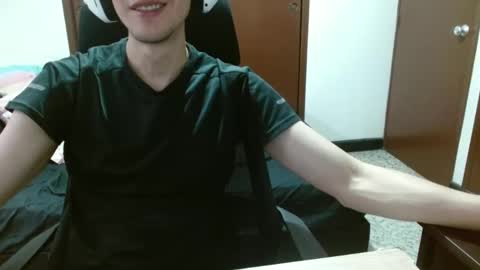 Snapshot of damian_player chatting on February 2, 7:35 pm damian_player online show from February 2, 7:35 pm