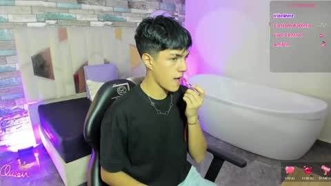 damian_tay online show from May 5, 12:18 pm