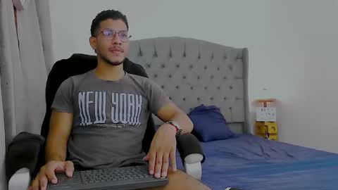 instagram damiannreed. online show from December 20, 2:29 am