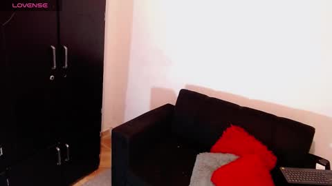 ---Taylor--- online show from December 4, 1:25 am