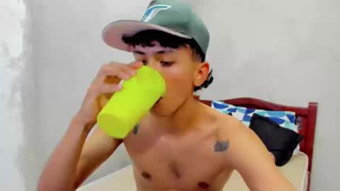 Snapshot of damien_444 chatting on September 26, 5:21 pm damien_444 online show from September 26, 5:21 pm