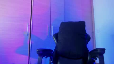 dammian_ross online show from February 12, 3:34 am