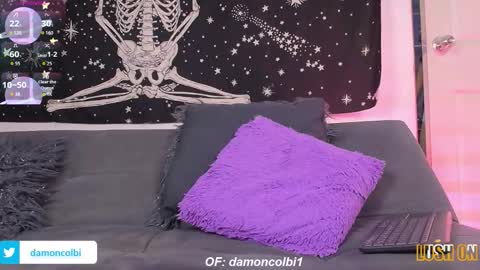 Snapshot of damoncolbi chatting on September 13, 1:06 am damoncolbi online show from September 13, 1:06 am