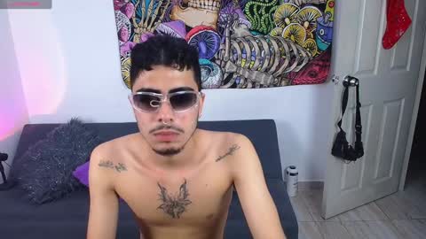 Snapshot of damoncolbi chatting on December 21, 5:03 am damoncolbi online show from December 21, 5:03 am