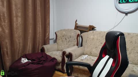 Daniel online show from February 8, 8:10 pm