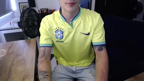 daniel_velez26 online show from March 21, 6:23 pm