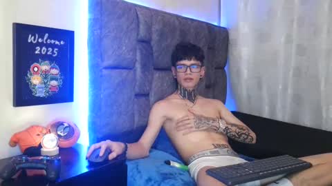 Snapshot of dann_brown chatting on January 8, 5:05 am Dann Brown online show from January 8, 5:05 am