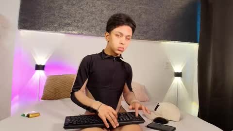 Snapshot of dante_bre chatting on March 11, 12:17 pm dante_bre online show from March 11, 12:17 pm