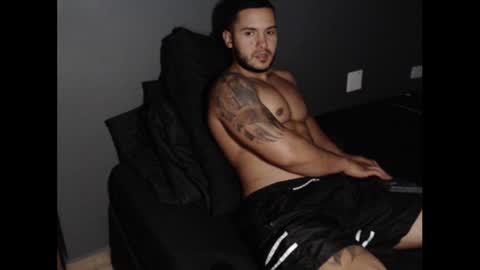 dantebrown1 online show from February 25, 3:51 am