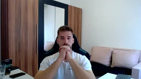 darius_94 online show from June 27, 12:33 pm
