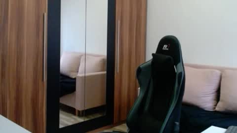 darius_94 online show from February 8, 1:26 pm