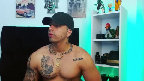 Snapshot of darius_phoenix chatting on January 3, 2:40 pm Darius Phoenix  online show from January 3, 2:40 pm