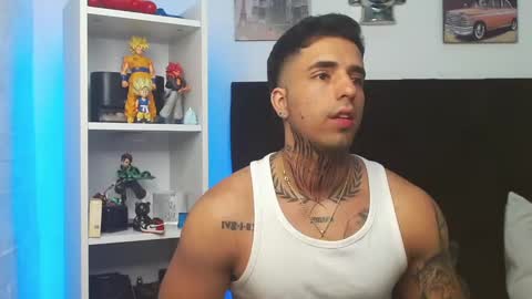 Snapshot of darius_phoenix chatting on March 7, 3:51 am Darius Phoenix  online show from March 7, 3:51 am