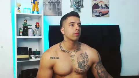 Snapshot of darius_phoenix chatting on December 14, 8:18 pm Darius Phoenix  online show from December 14, 8:18 pm