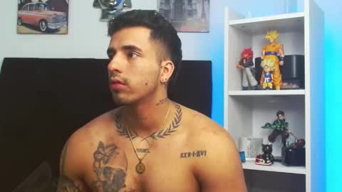Snapshot of darius_phoenix chatting on March 4, 3:33 am Darius Phoenix  online show from March 4, 3:33 am