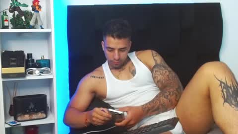 Snapshot of darius_phoenix chatting on December 4, 10:57 am Darius Phoenix  online show from December 4, 10:57 am