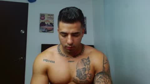 Snapshot of darius_phoenix chatting on October 2, 10:25 pm Darius Phoenix  online show from October 2, 10:25 pm