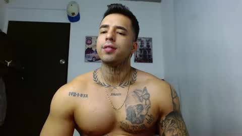 Snapshot of darius_phoenix chatting on October 17, 8:13 pm Darius Phoenix  online show from October 17, 8:13 pm