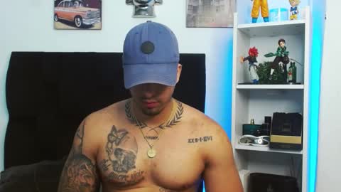 Snapshot of darius_phoenix chatting on December 31, 8:04 am Darius Phoenix  online show from December 31, 8:04 am