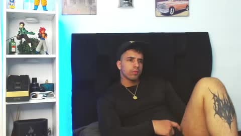 Snapshot of darius_phoenix chatting on December 3, 7:08 am Darius Phoenix  online show from December 3, 7:08 am