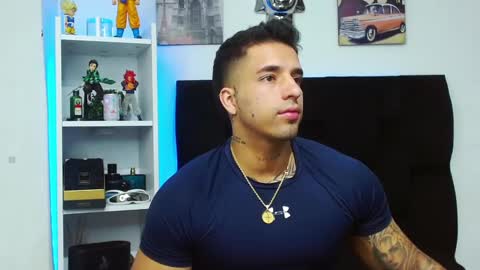 Snapshot of darius_phoenix chatting on December 17, 9:28 am Darius Phoenix  online show from December 17, 9:28 am