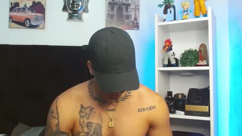 Snapshot of darius_phoenix chatting on January 22, 9:35 am Darius Phoenix  online show from January 22, 9:35 am