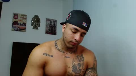 Snapshot of darius_phoenix chatting on October 19, 12:48 am Darius Phoenix  online show from October 19, 12:48 am