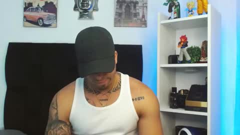 Snapshot of darius_phoenix chatting on January 12, 12:18 am Darius Phoenix  online show from January 12, 12:18 am