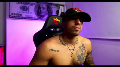 Snapshot of darius_phoenix chatting on February 18, 6:48 am Darius Phoenix  online show from February 18, 6:48 am