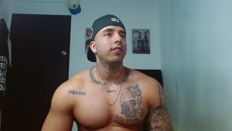 Snapshot of darius_phoenix chatting on October 10, 10:34 pm Darius Phoenix  online show from October 10, 10:34 pm