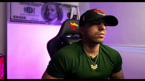 Snapshot of darius_phoenix chatting on February 17, 5:10 pm Darius Phoenix  online show from February 17, 5:10 pm