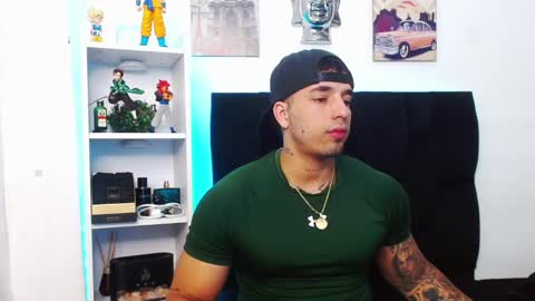 Snapshot of darius_phoenix chatting on December 13, 3:54 pm Darius Phoenix  online show from December 13, 3:54 pm