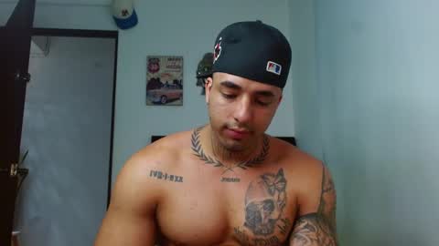 Snapshot of darius_phoenix chatting on October 6, 7:29 pm Darius Phoenix  online show from October 6, 7:29 pm