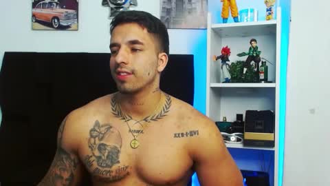 Snapshot of darius_phoenix chatting on December 22, 11:22 am Darius Phoenix  online show from December 22, 11:22 am