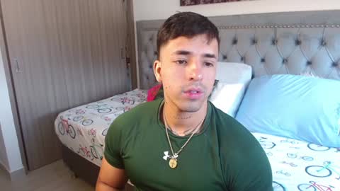 Snapshot of darius_phoenix chatting on February 2, 5:59 pm Darius Phoenix  online show from February 2, 5:59 pm