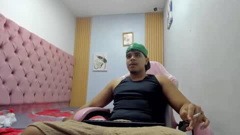 darkalphax01 online show from December 18, 2:18 am