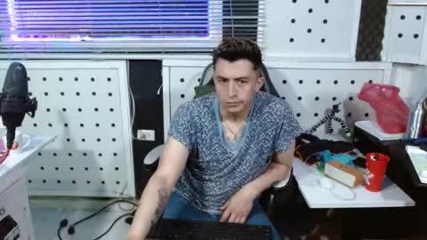 DARKO0717 online show from December 1, 1:47 pm