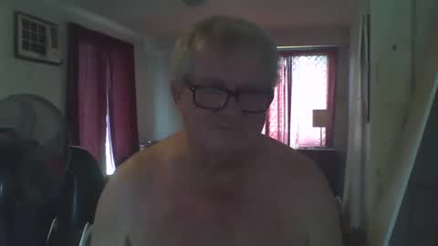 Snapshot of darwincock chatting on February 16, 2:33 am darwincock online show from February 16, 2:33 am