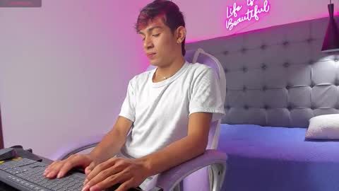 angel online show from December 3, 12:22 pm