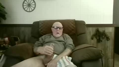 dave571960 online show from May 25, 10:54 am