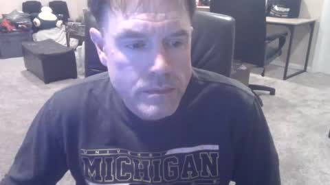 Snapshot of daved14u chatting on October 27, 6:05 am daved14u online show from October 27, 6:05 am