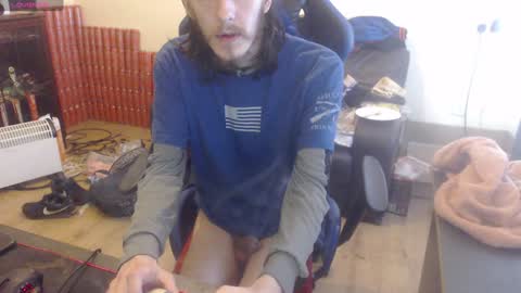 Snapshot of daver281197 chatting on December 6, 10:27 am dave online show from December 6, 10:27 am