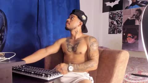 Snapshot of davide_daniels chatting on October 18, 9:53 pm Davide online show from October 18, 9:53 pm