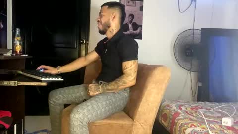 Snapshot of davide_daniels chatting on December 23, 3:29 am Davide online show from December 23, 3:29 am