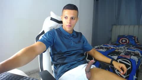 Snapshot of davisito7 chatting on February 12, 2:35 am David Angel online show from February 12, 2:35 am