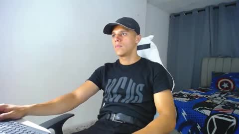 Snapshot of davisito7 chatting on February 16, 4:09 am David Angel online show from February 16, 4:09 am